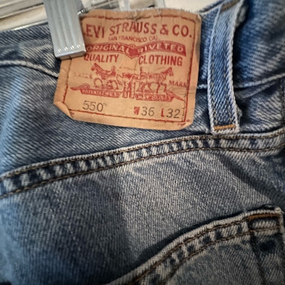 Levi’s 550 Relaxed Fit Men’s Jeans in Light Stonewash - Picture 10 of 11